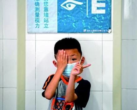 近视要扣分 这个中考新规是倒逼学生护眼还是增负？