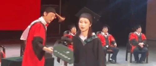 看完这些毕业典礼名场面，哈哈哈……