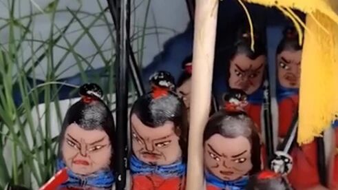 河南拉货司机自创手舞栩栩如生 网友：高手在民间