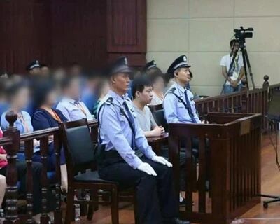 服刑4年7个月4天，于欢狱中受奖励表扬6次获减刑