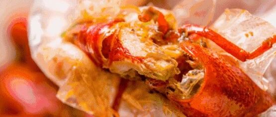 吃小龙虾时，明明戴着手套为啥还是满手油？