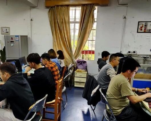 高校毕业生设计“共享快递箱”获奖 组委会评价：减少了碳排放