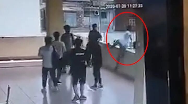 学校通报“男生练跳投不慎坠楼”：从2楼跌落 生命体征良好