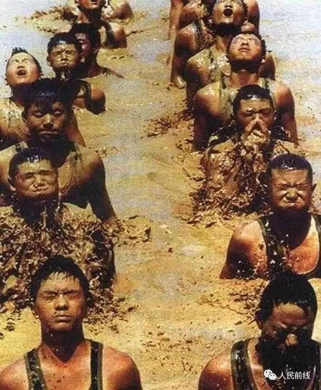 众志成城 托举生命  刘应华 摄2020年2月2日,空军出动8架大型运输机