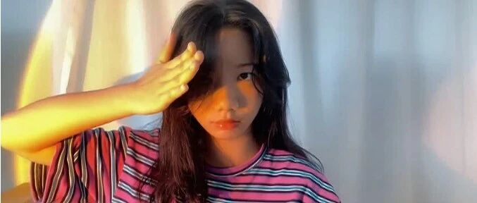 绝了!15岁姑娘全网爆红吸粉百万，她凭什么?