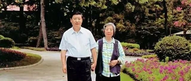 习近平和母亲：两代共产党人的“约定”
