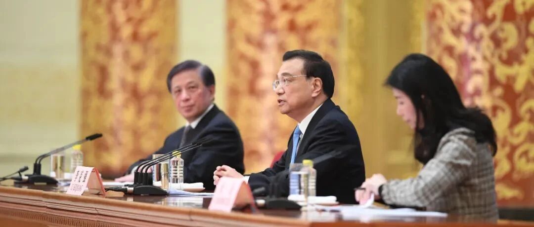 李克强总理出席记者会并回答中外记者提问