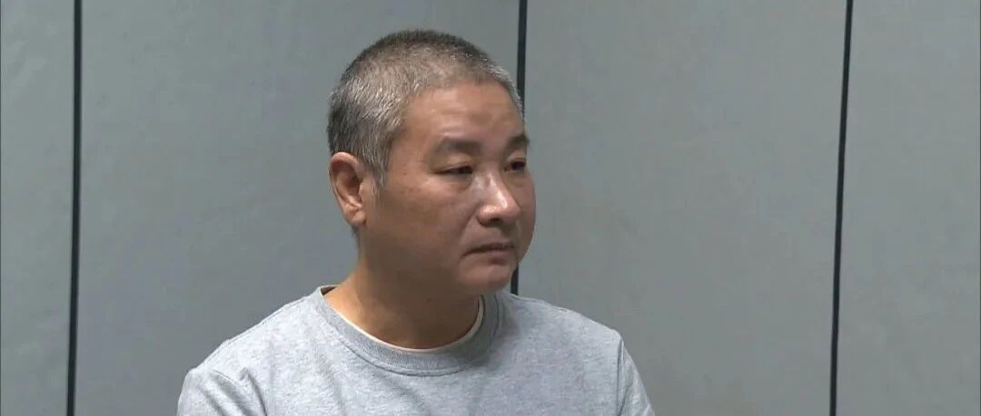 穿800元西装被调侃，副市长动摇了……