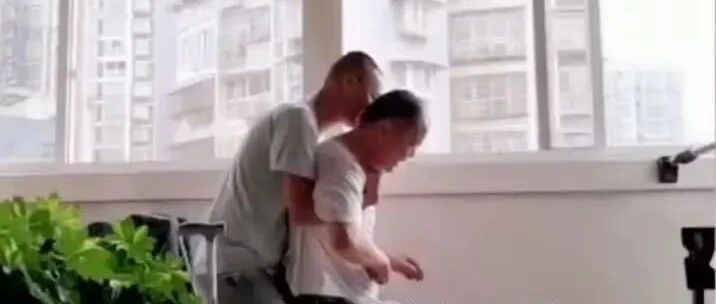 “我害怕父亲就这样没了！”小伙的一个决定，引无数网友泪目……