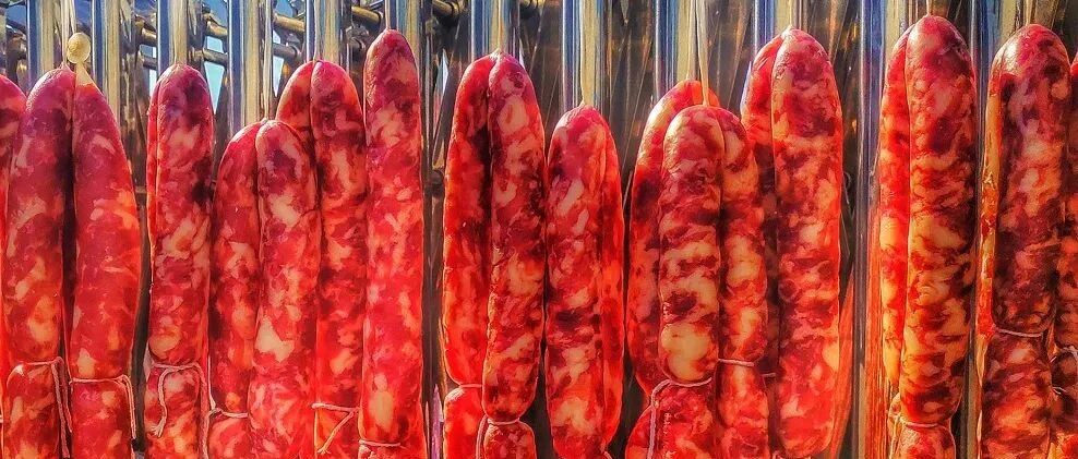1根腊肠=5茶勺油？还会致癌？劝你千万不要这样吃