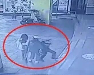 永州警方通报“男生踢伤猥亵者被刑拘”案：解除刑拘，提级调查