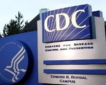 美疾控中心删除“国际或疫情严重地区旅行后需隔离14天”表述