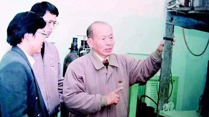 “钢铁院士”崔崑：一件夹克穿三十年 捐款1000多万助学