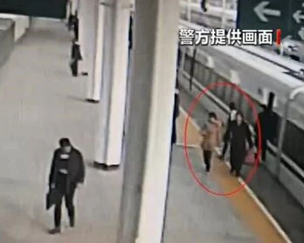 一条特殊的微博引起警方注意 一起特大拐卖妇女案告破