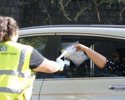 英国约40所大学报告新冠疫情 数千名学生隔离