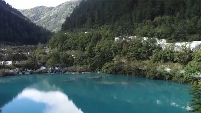 九寨沟火花海“补妆”归来 再次与游客见面