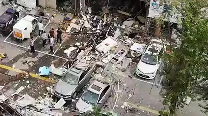 沈阳一门市发生液化气罐爆炸：有消防员受伤 一出租车司机被炸伤