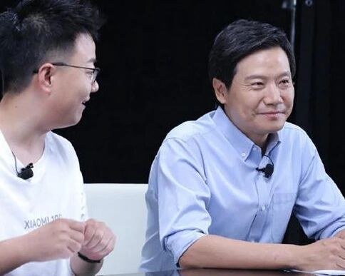 大佬PK直播带货各怀绝招：有人讲段子，有人带小抄