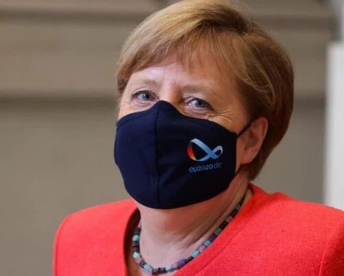 默克尔首次戴口罩公开露面回应质疑 还有“小心机”