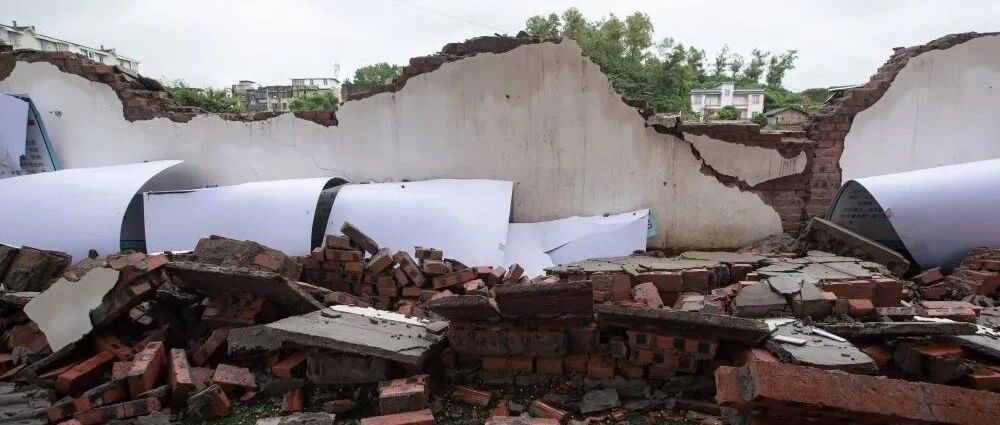 这里是泸县地震救援现场