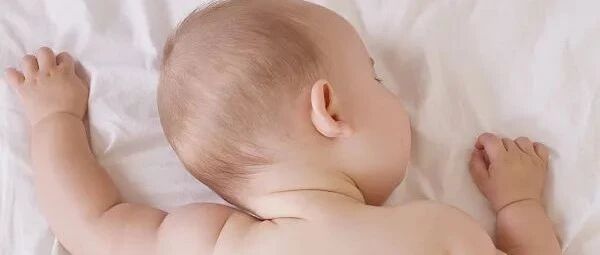 孩子睡“扁头”有福气，“圆头”聪明？当心！这样睡可能会……