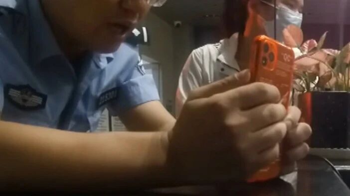“十分钟退钱 否则马上抓你”！女孩兼职被骗 警察警告骗子