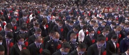 今天上午，这4个瞬间让我们热泪盈眶……​