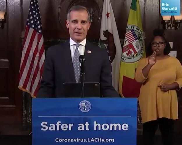 疫情接近“毁灭性”临界点 美国洛杉矶市长发布严格居家令