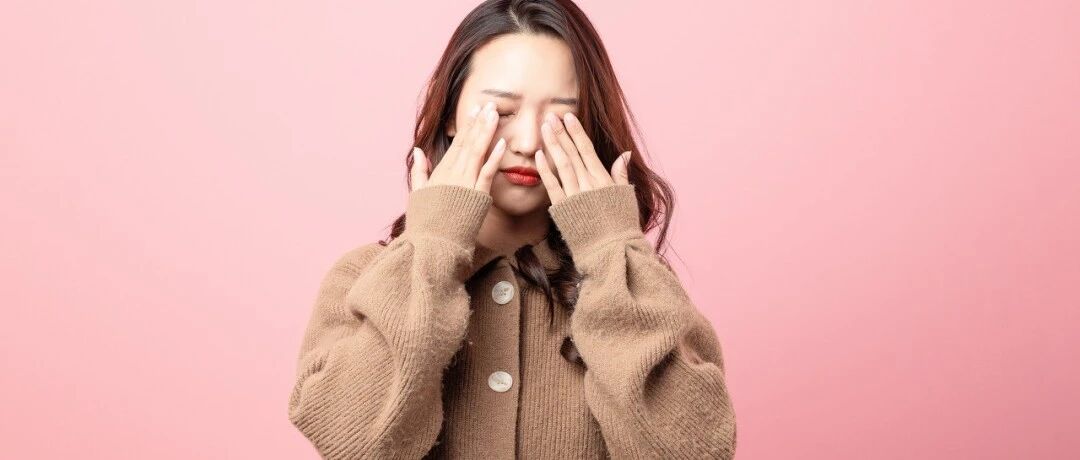 眼睛周围长的小肉疙瘩究竟是啥？千万别揪，可能会引发大问题！