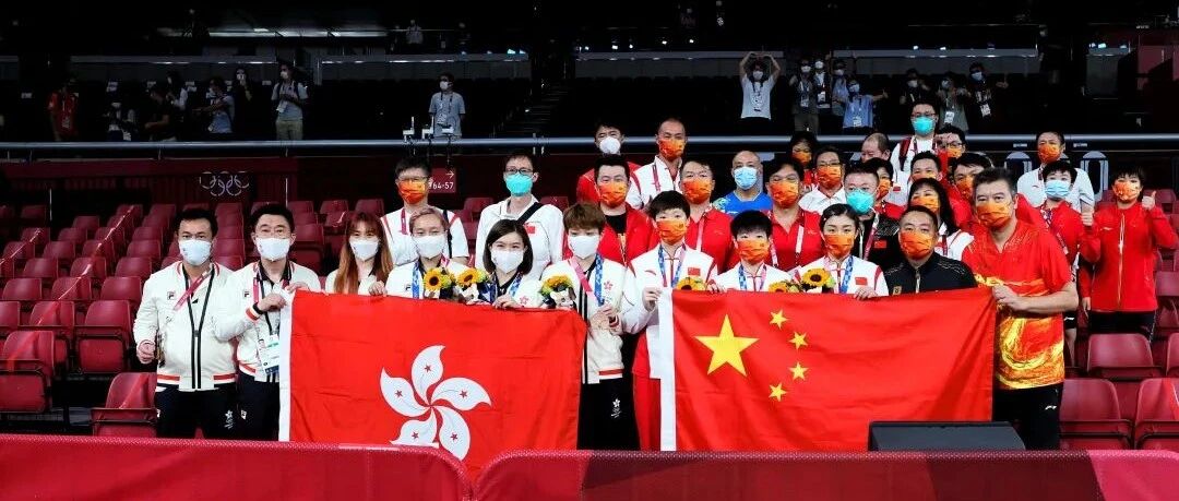 “刘国梁主动招手邀请我们，我们很兴奋，立刻冲过去了”