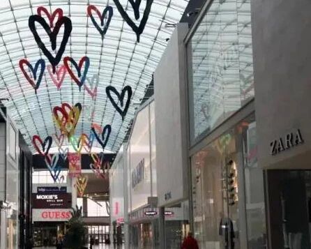 耐克巨亏超50亿、Gap财务危机……服饰巨头们扛不住了？