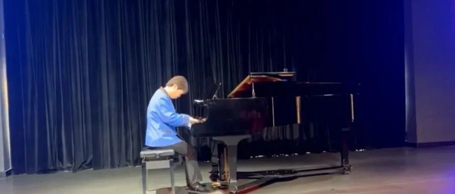 惊艳！清华保洁阿姨弹钢琴，刷屏朋友圈！