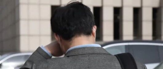 这个副处长，落泪了..