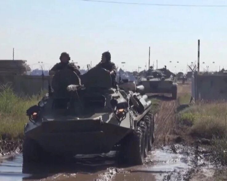 普京一声令下，15万俄军出动、10架战机罕见同框！