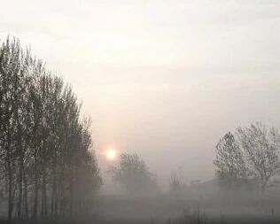 南方阴雨频繁气温低迷 华北今明天雾和霾“见缝插针”