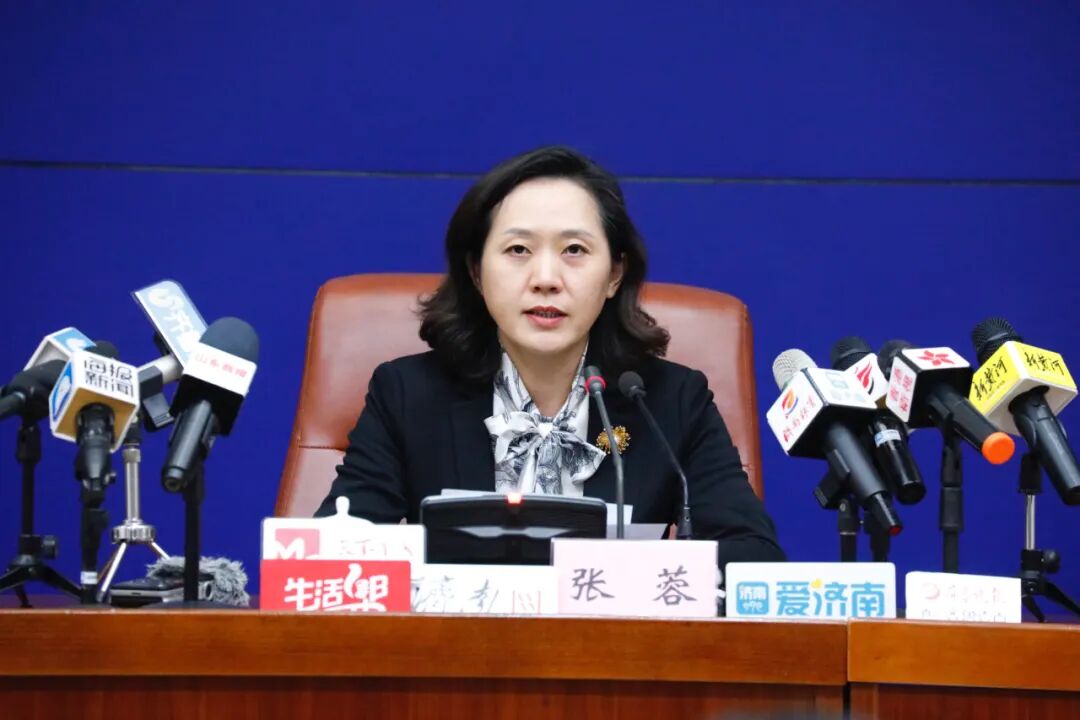 首先,有请张蓉副秘书长介绍我市疫情防控最新情况.