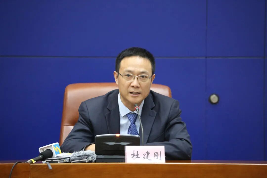 济南市不动产登记中心副主任杜建刚介绍了"云登记"电子证照及二手房"