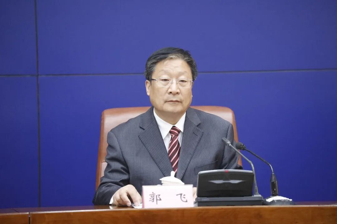 有请市住房和城乡建设局党组成员,正处级领导干部郭飞介绍有关情况