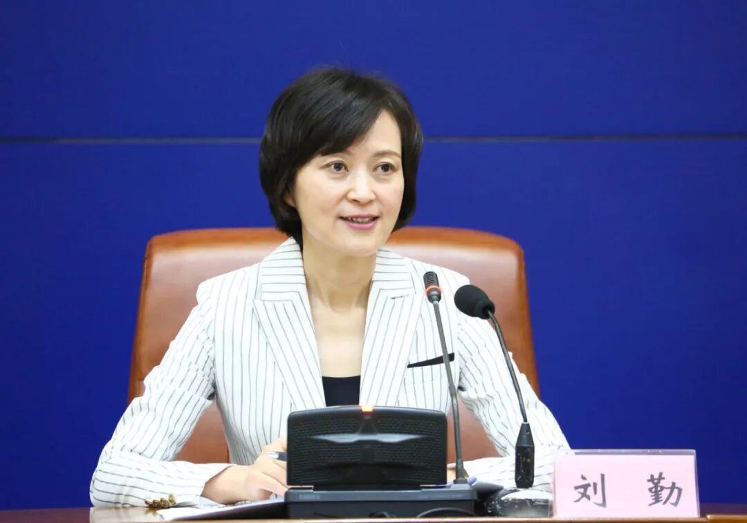 发布会上,济南市委市政府新闻发言人刘勤介绍了2020年上半年我市经济