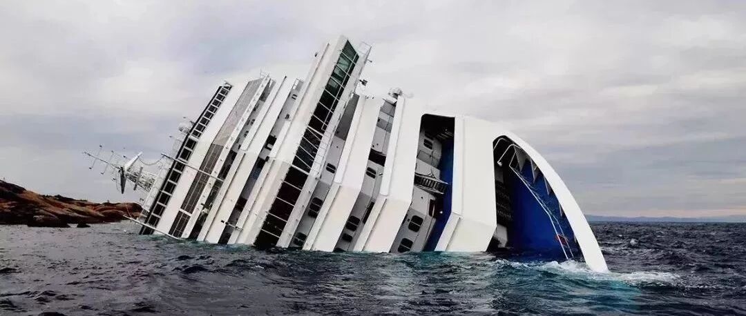 夫妻船上遇难，丈夫不顾妻子独自逃生，最后妻子站船上向丈夫喊一句话，让所有人吃惊