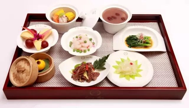 剖宫产妈妈饮食禁忌多，阿姨的月子餐做对了吗？