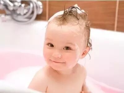 还只会用水给宝宝沐浴么？金牌月嫂教你如何给宝宝三浴！