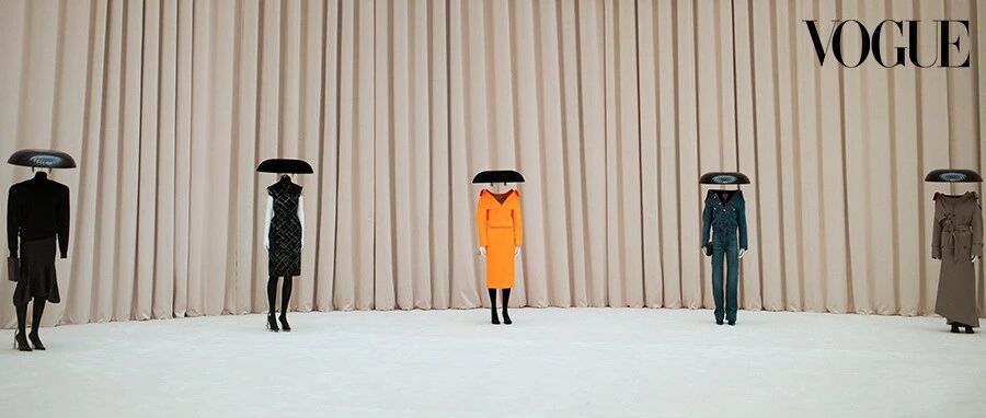 在这场Balenciaga的高定展中 和他们聊了聊什么是美