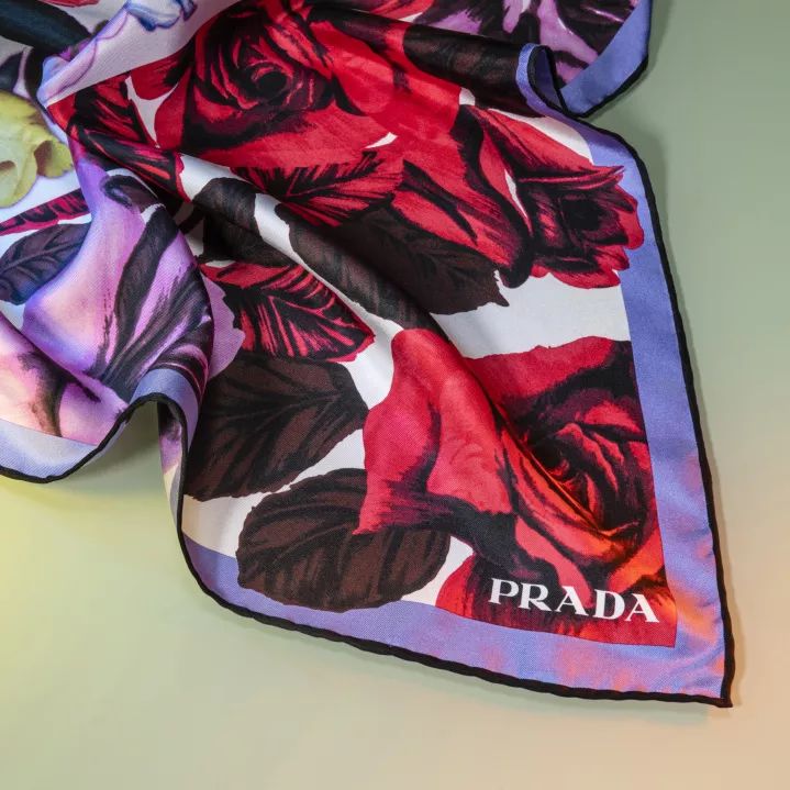 女孩背的Prada包 ，美的發麻！ 熱門 第33張