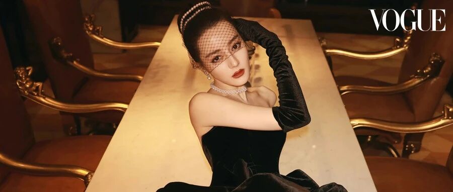 被迪丽热巴新造型惊艳到了，原来女神感全靠它