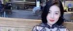 胡继勇带女员工在太古里牵手逛街！女方的素颜照很一般，但胜在腿长肤白