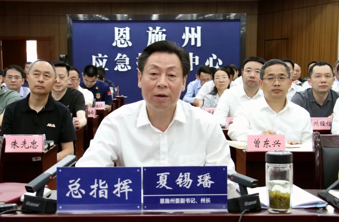 州委副书记,州长夏锡璠在州应急管理局指挥