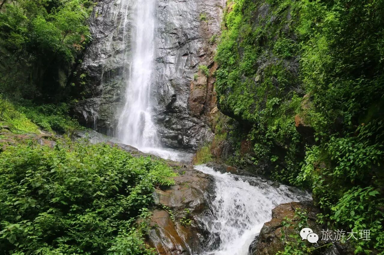 鸡足山朝圣玉龙瀑布