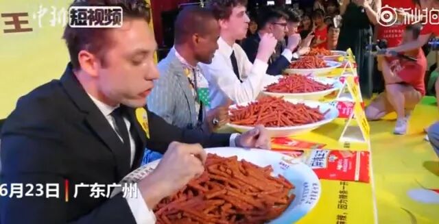 三分鐘吃辣條 你能吃多少根 碰上他 外國小夥伴也只能甘拜下風 21世紀英文報 微文庫