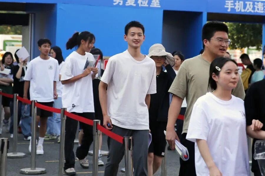 敬礼英文_英文敬礼表情包_英文敬礼respect